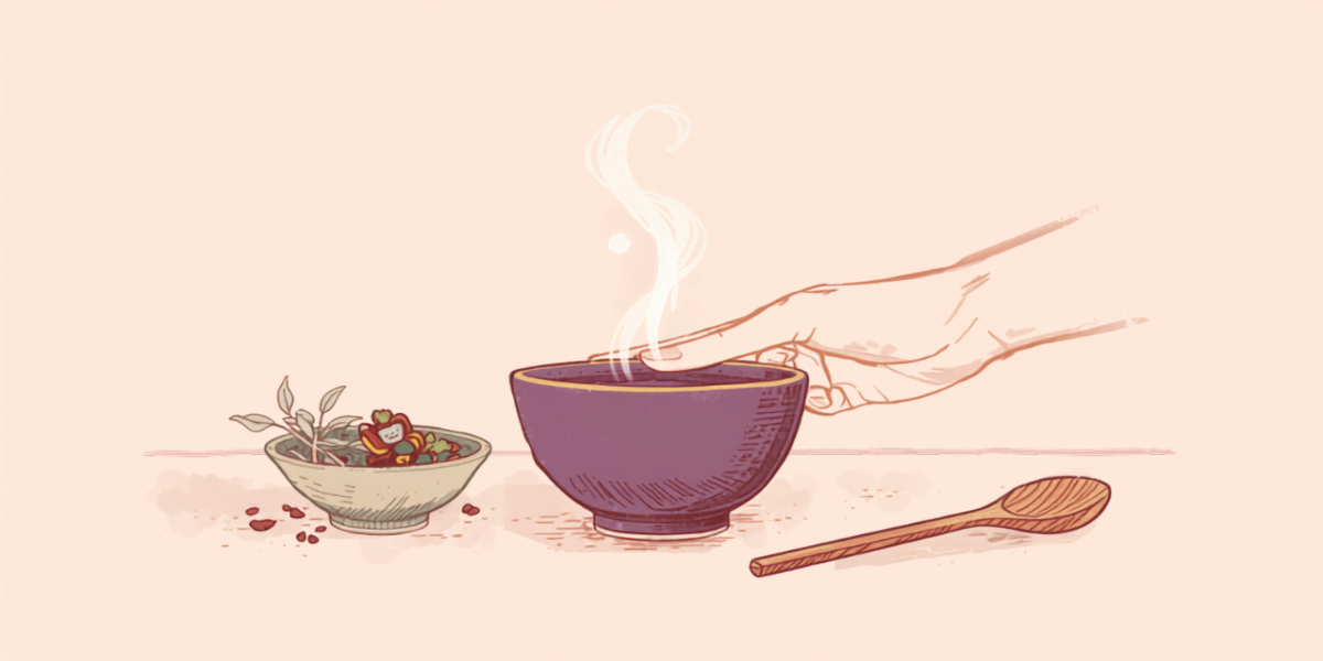 湯気の立つ器と乾燥した薬草、木のさじが並ぶ静かな食卓のイラスト