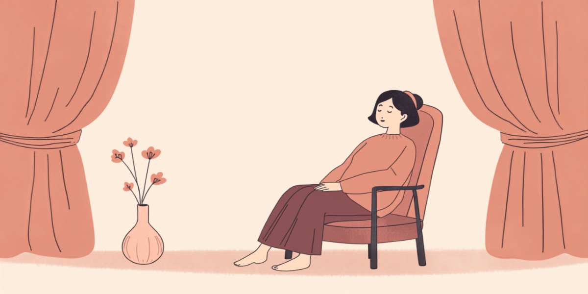 静かな部屋の椅子に腰かけ、自分の体をいたわるように過ごす女性のイラスト